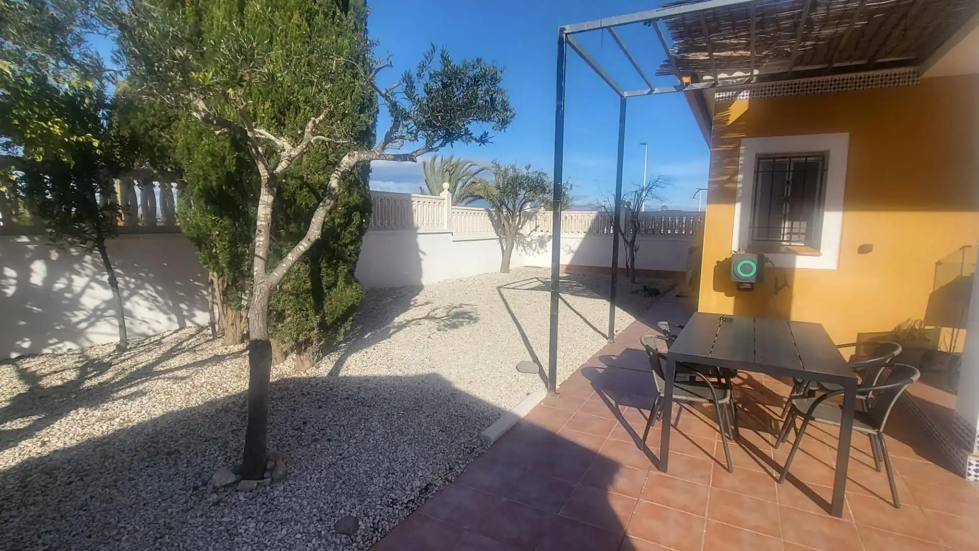 Terrassa de Casa adosada en venda en Elche / Elx amb Calefacció, Jardí privat i Moblat