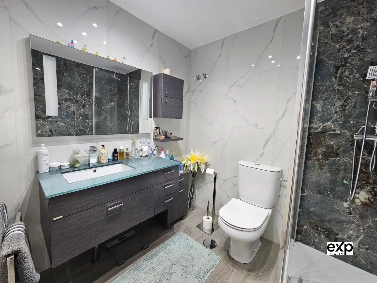 Bathroom of Flat for sale in Fuengirola  with Air Conditioner, Swimming Pool and Furnished