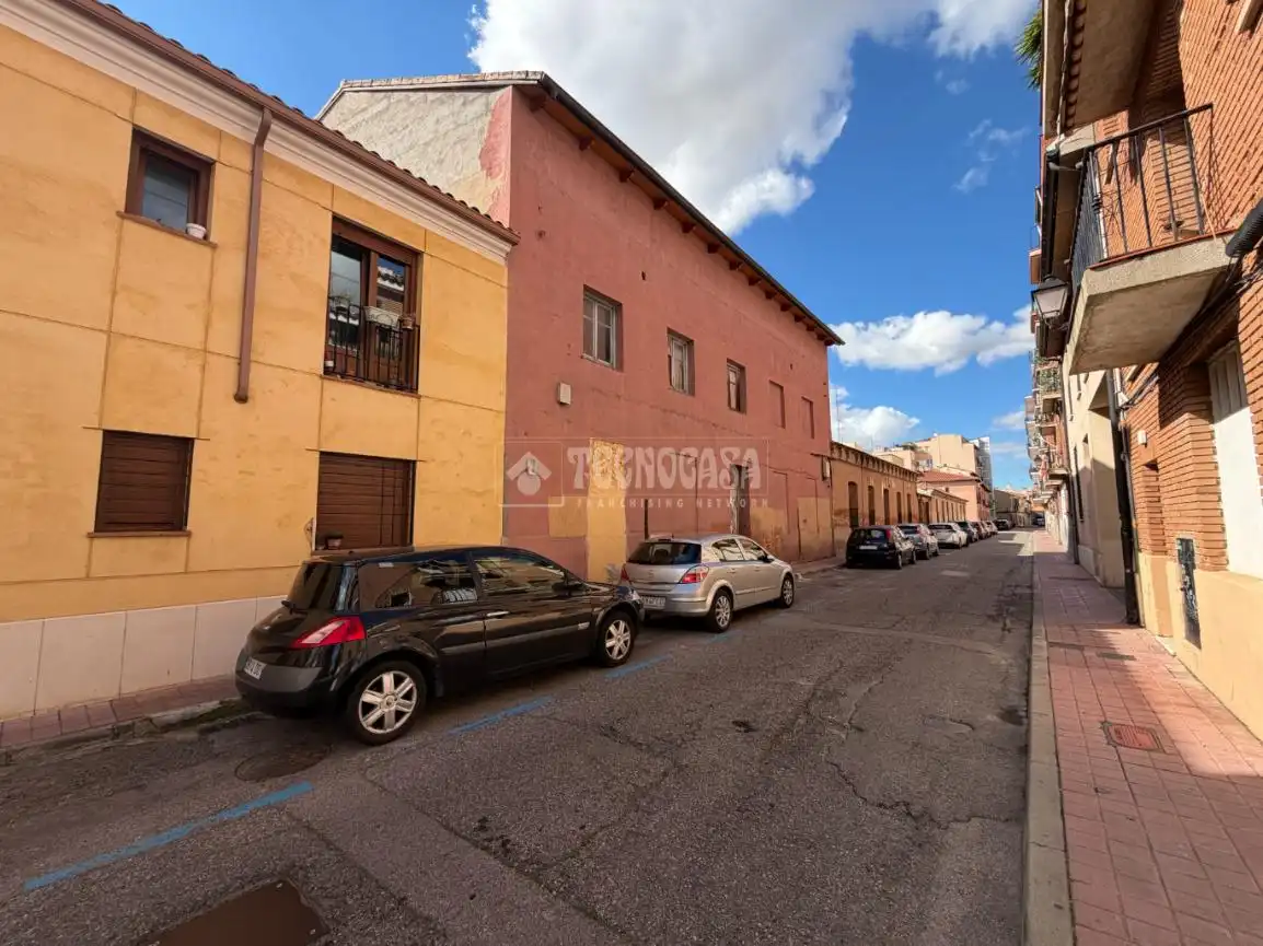 Vista exterior de Local de alquiler en Alcalá de Henares