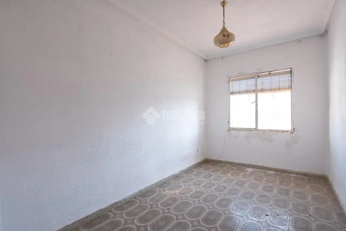 Piso en venta en Granada con Balcón