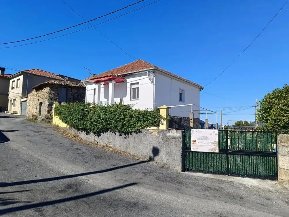 Casa amb balcó en venda a O Pereiro de Aguiar