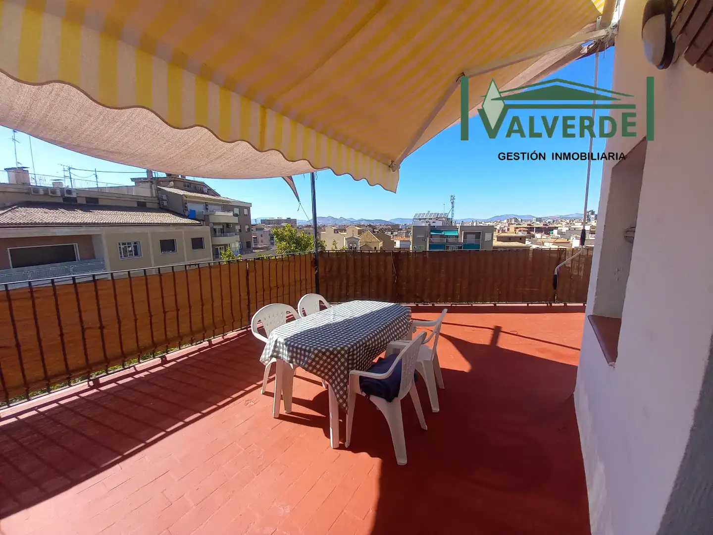 Terrasse von Wohnungen zur Miete in  Granada Capital mit Klimaanlage, Heizung und Terrasse