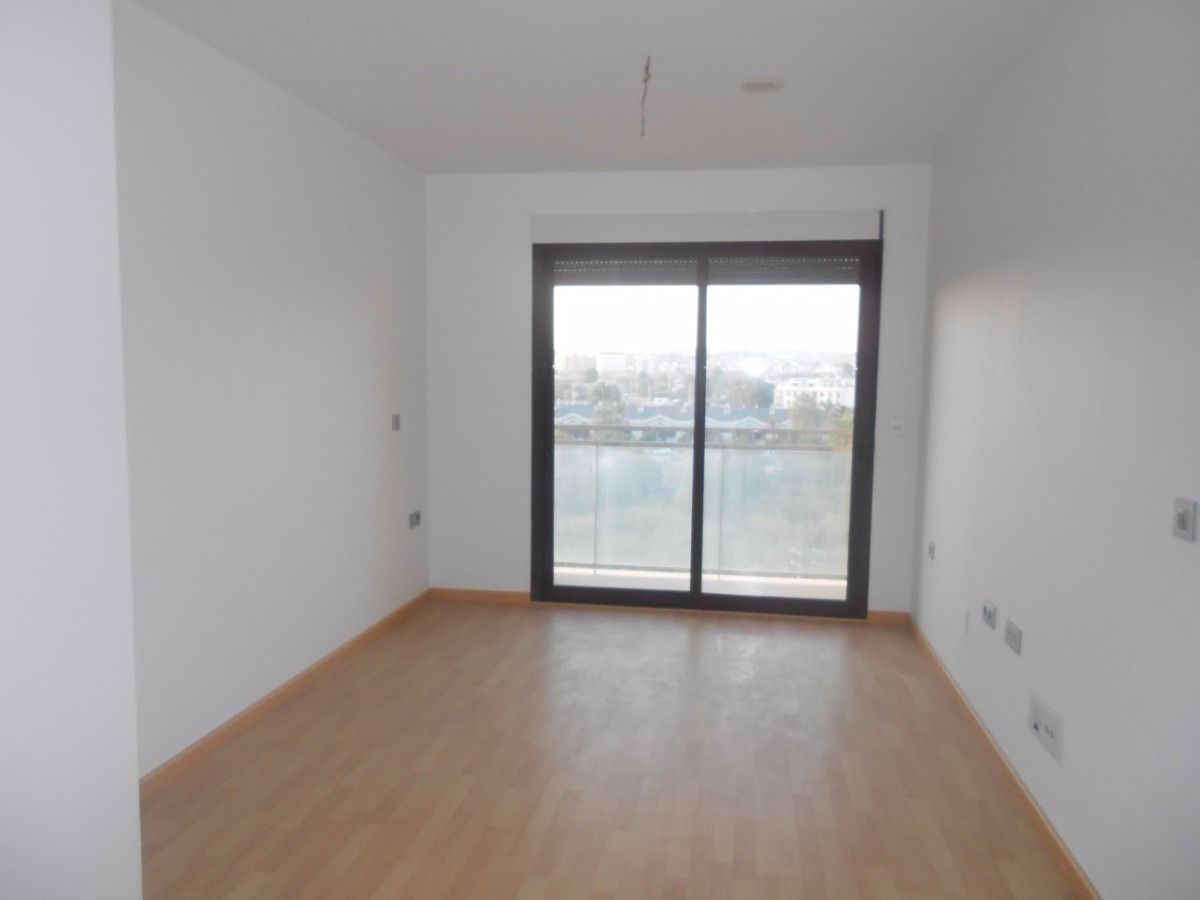 Habitación de Apartamento de alquiler en  Murcia Capital con Aire acondicionado, Calefacción y Trastero