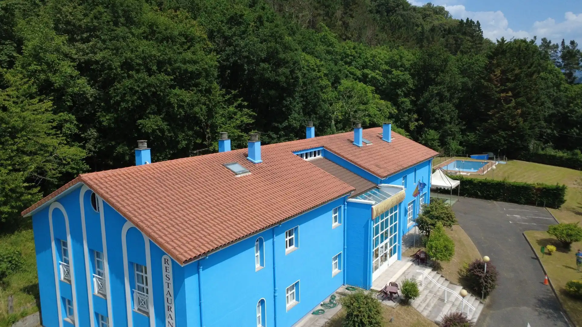 Vista exterior de Edificio en venta en Cangas de Onís