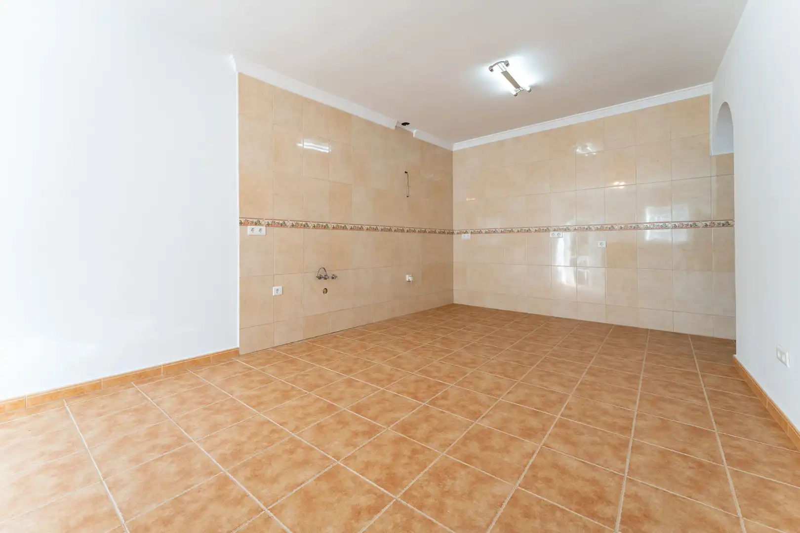 Badezimmer von Einfamilien-Reihenhaus zum Verkauf in Sayalonga mit Terrasse und Balkon