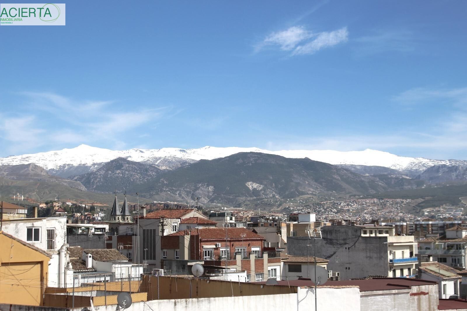 Außenansicht von Dachboden miete in  Granada Capital mit Klimaanlage und Terrasse