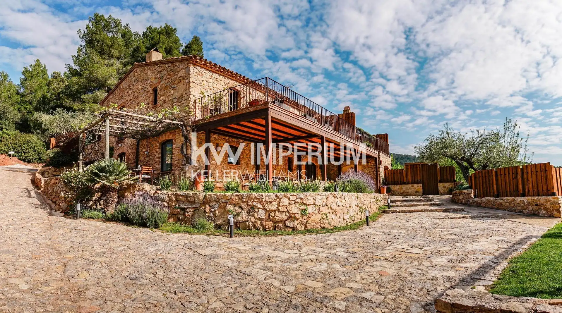 Vista exterior de Casa o xalet en venda en Colldejou amb Aire condicionat, Jardí privat i Terrassa
