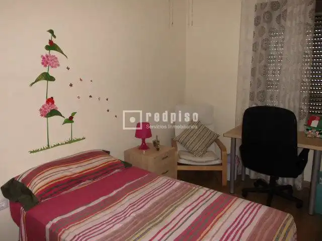 Bedroom of Flat for rent in Sevilla  with Air Conditioner, Terrace and Storage room