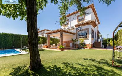 Jardí de Casa o xalet en venda en Huétor Vega amb Aire condicionat i Piscina