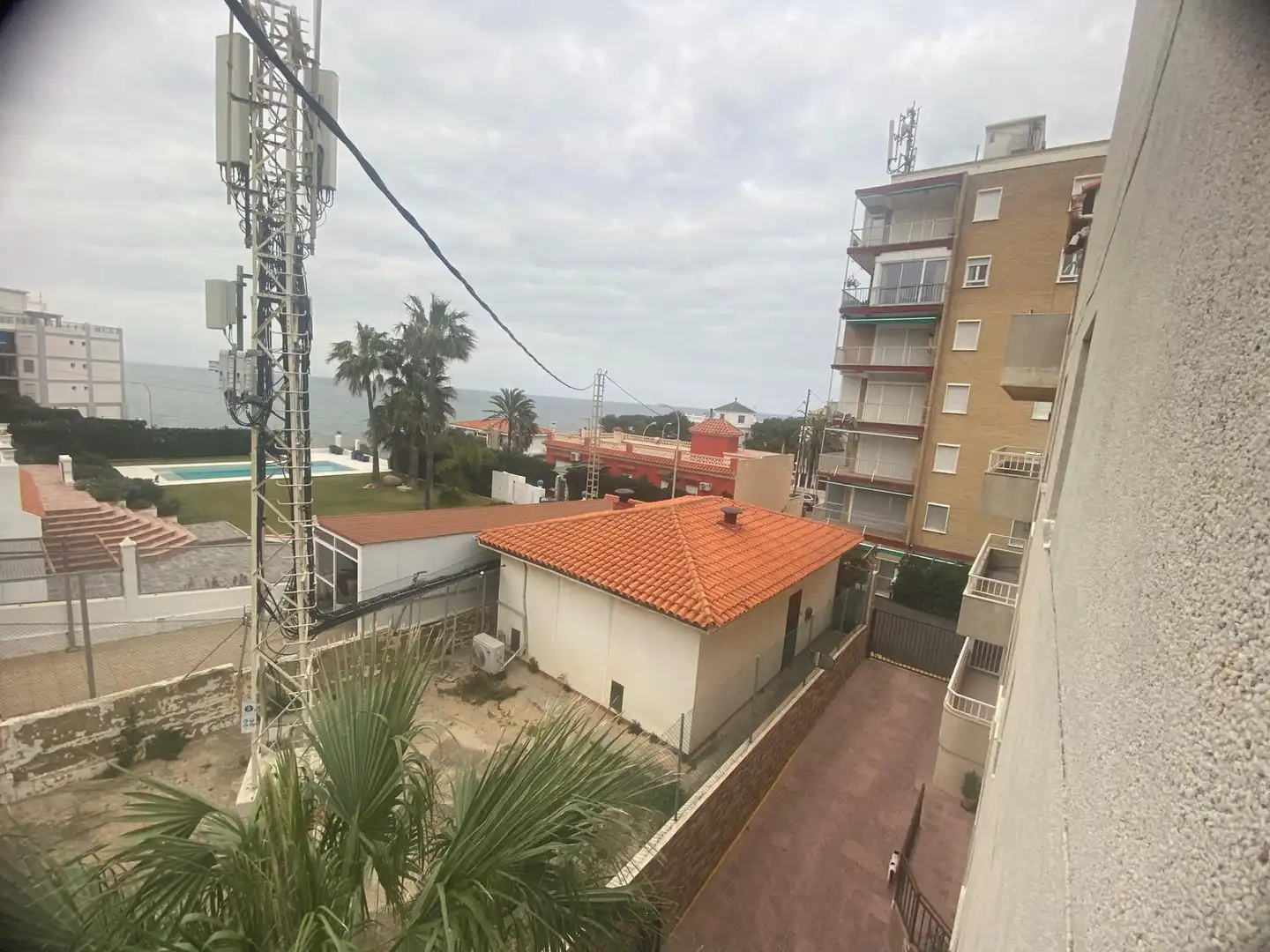 Außenansicht von Maisonette zum Verkauf in Cullera mit Klimaanlage, Terrasse und Abstellraum