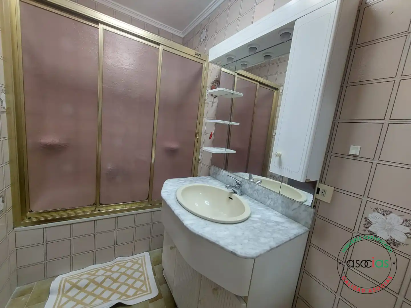 Bathroom of Flat for sale in Gijón   with Heating, Private garden and Storage room
