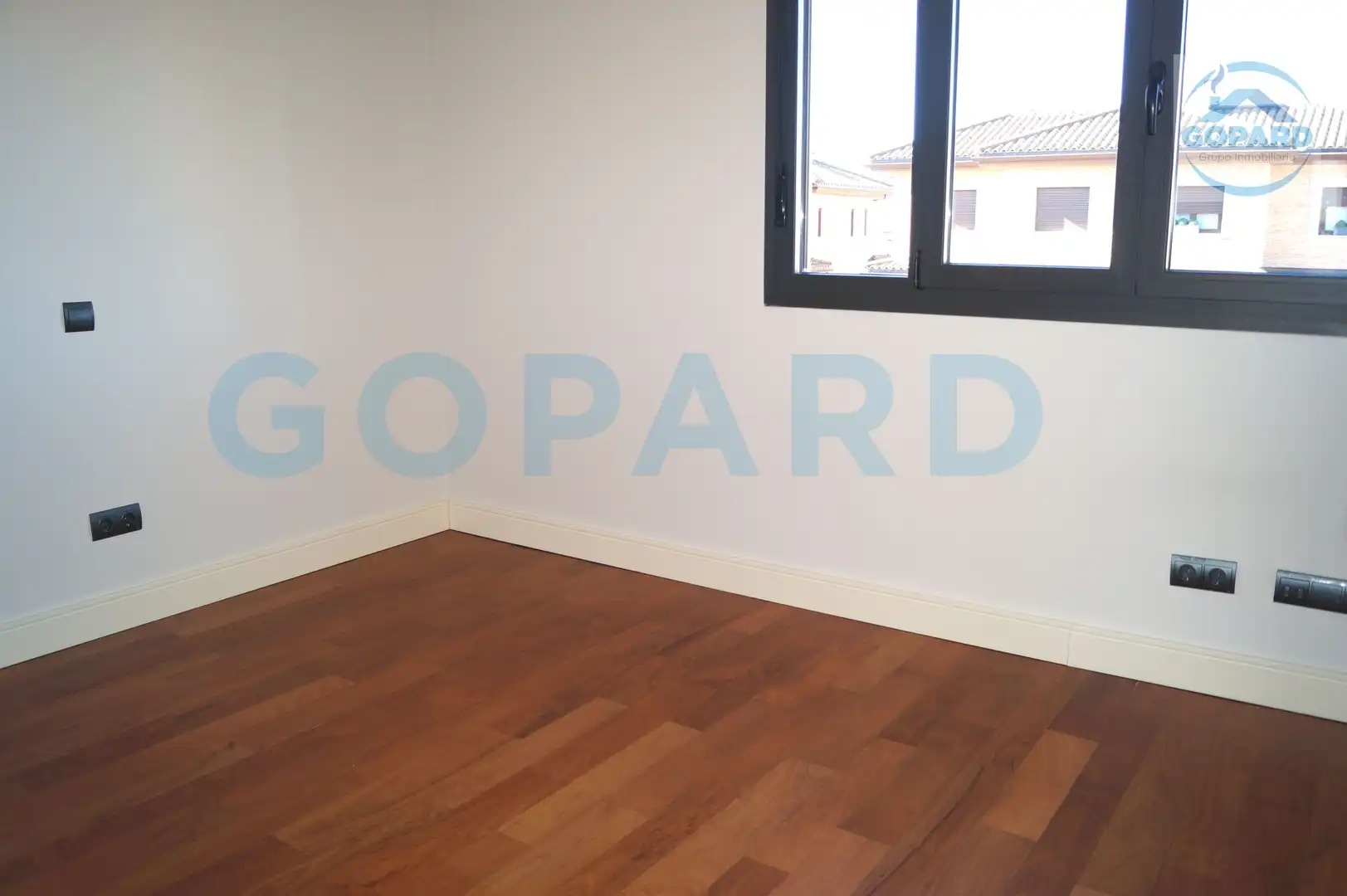 Comedor de Casa adosada de alquiler en Villanueva de la Cañada con Aire acondicionado, Calefacción y Jardín privado