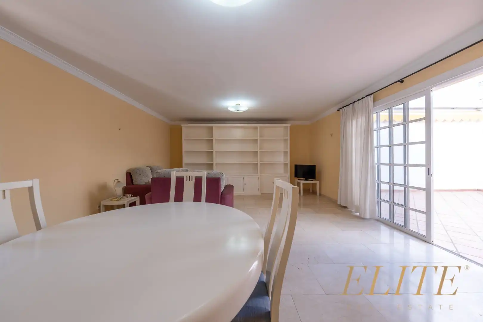 Sala d'estar de Casa adosada en venda en San Bartolomé de Tirajana amb Aire condicionat, Calefacció i Jardí privat