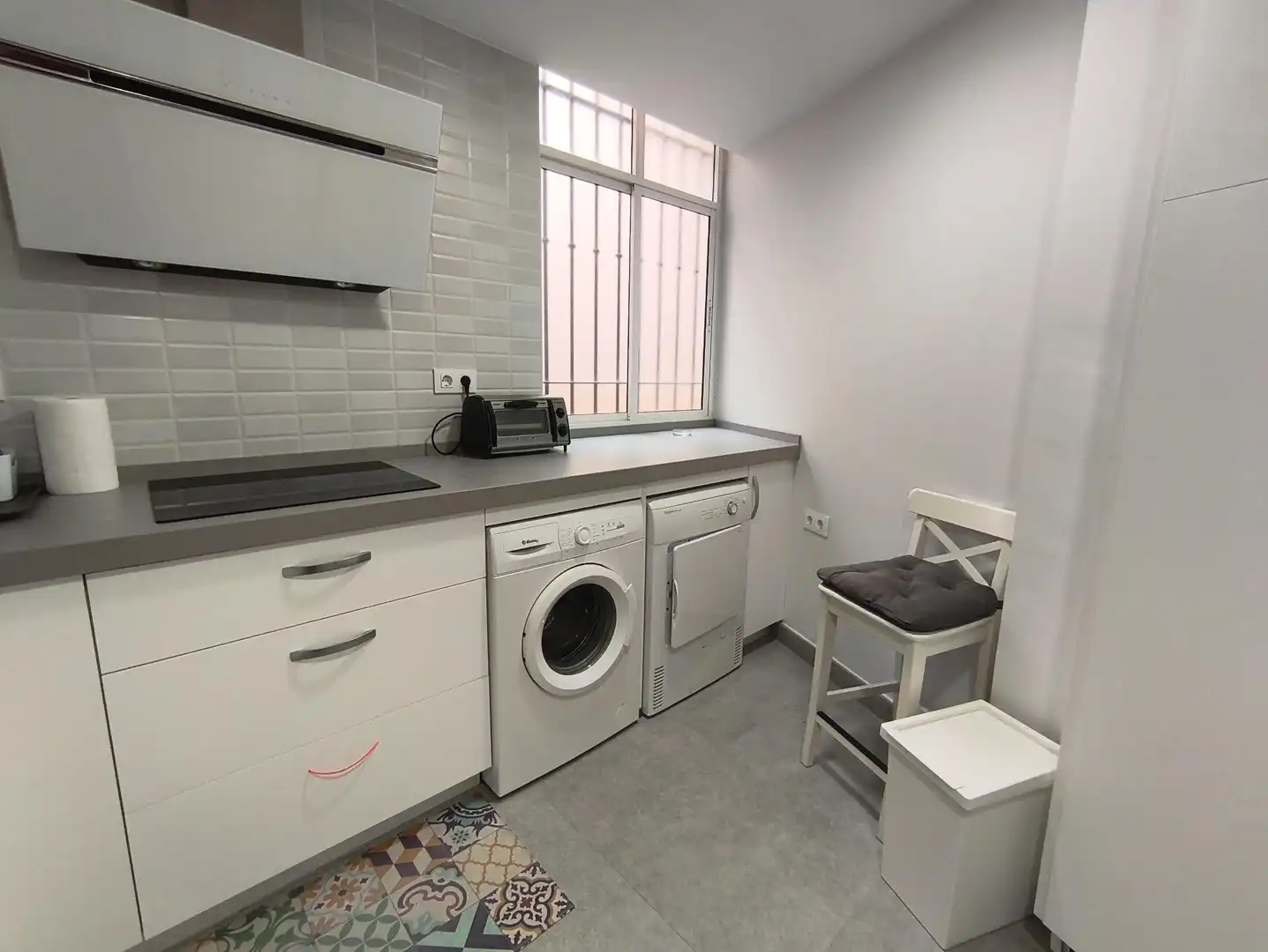 Cuina de Apartament de lloguer en Jerez de la Frontera amb Aire condicionat, Moblat i Balcó