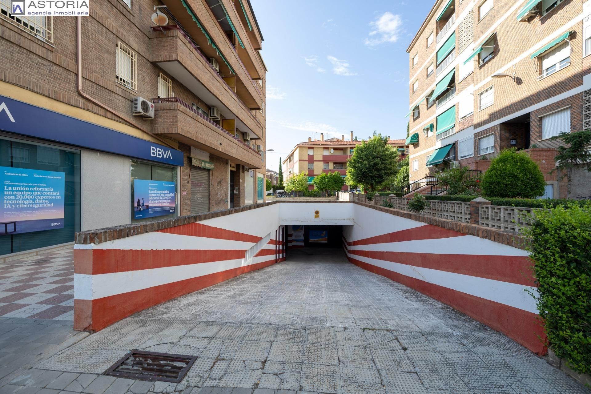 Vista exterior de Garatge en venda en  Granada Capital