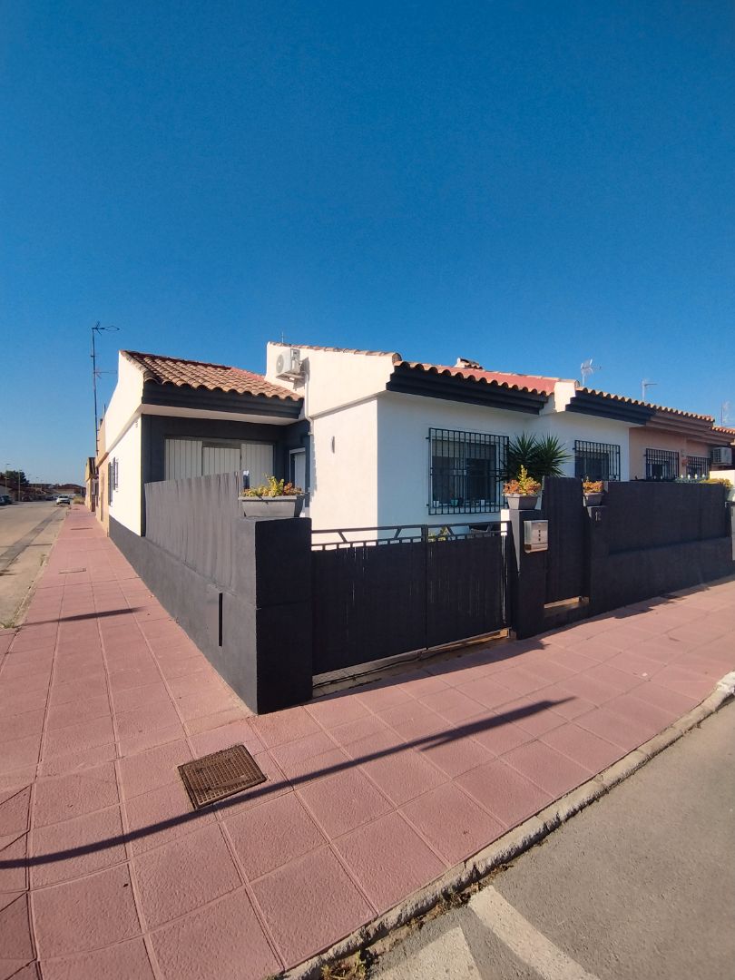 Vista exterior de Casa adosada en venta en Torre-Pacheco con Amueblado