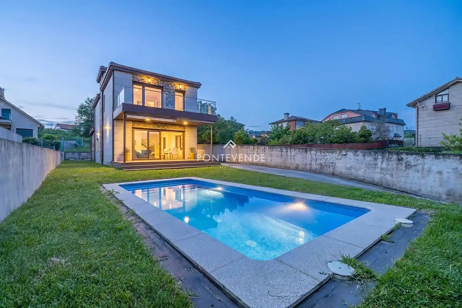 Piscina de Casa o chalet en venta en Vigo  con Calefacción, Terraza y Trastero