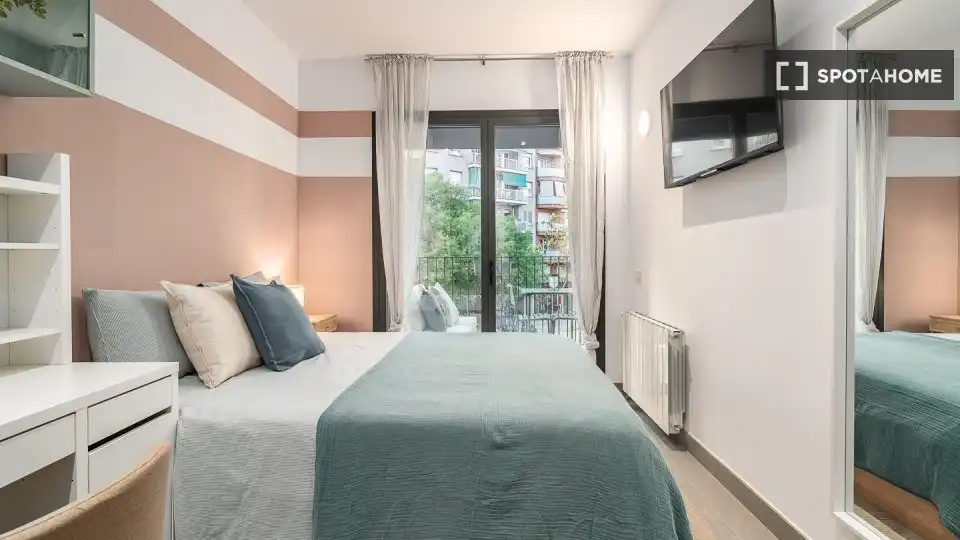Bedroom of Flat for share in Barcelona  with Air Conditioner, Heating and Furnished