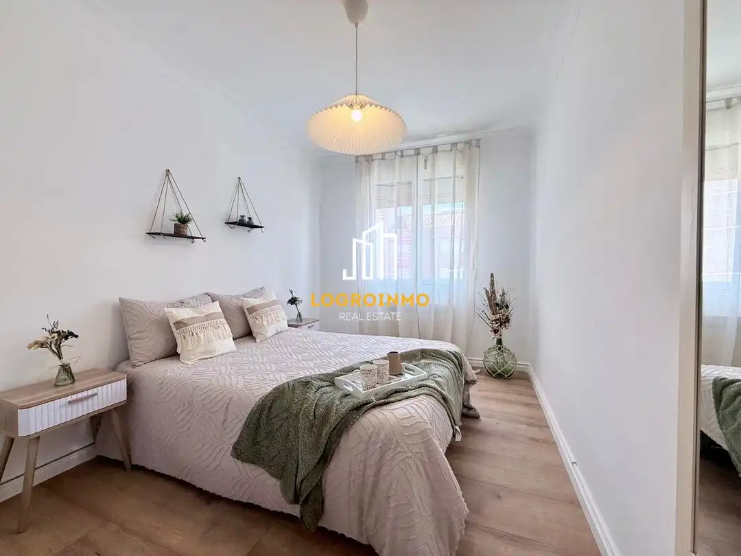 Bedroom of Flat for sale in  Logroño  with Heating, Storage room and Furnished