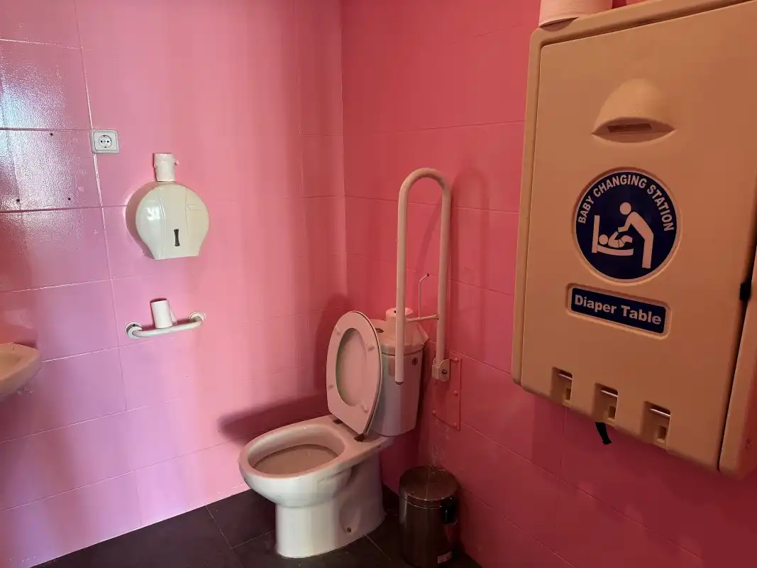 Baño de Local de alquiler en Gandia con Terraza y Alarma
