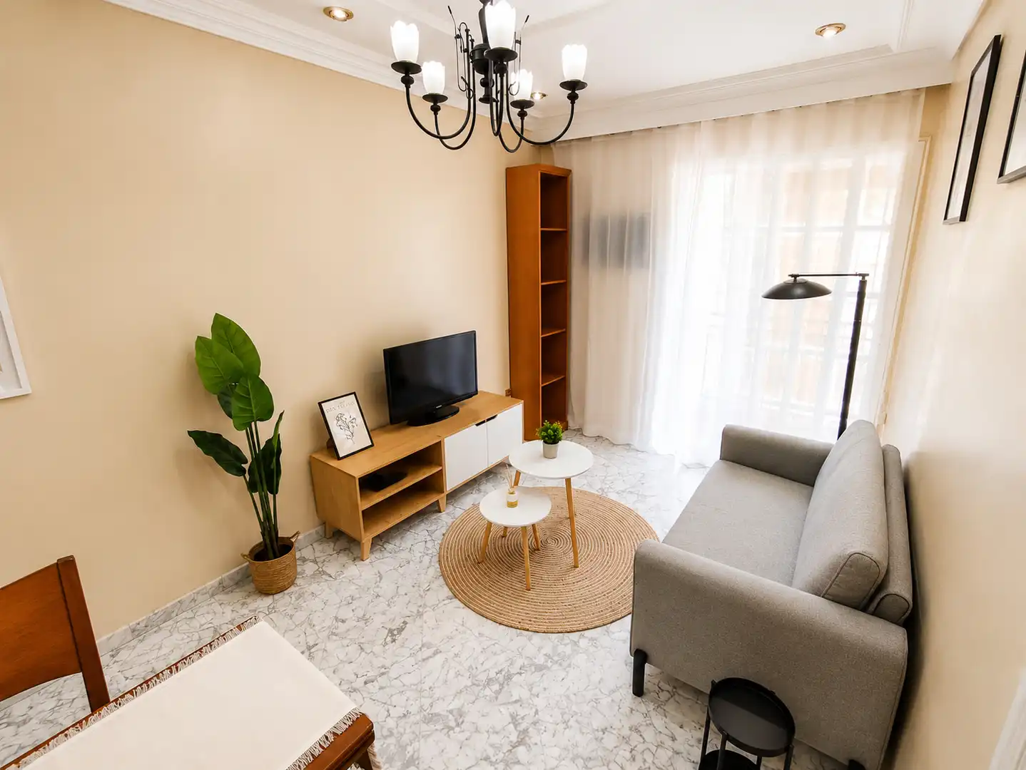 Sala d'estar de Pis de lloguer en Sevilla amb Aire condicionat, Terrassa i Moblat