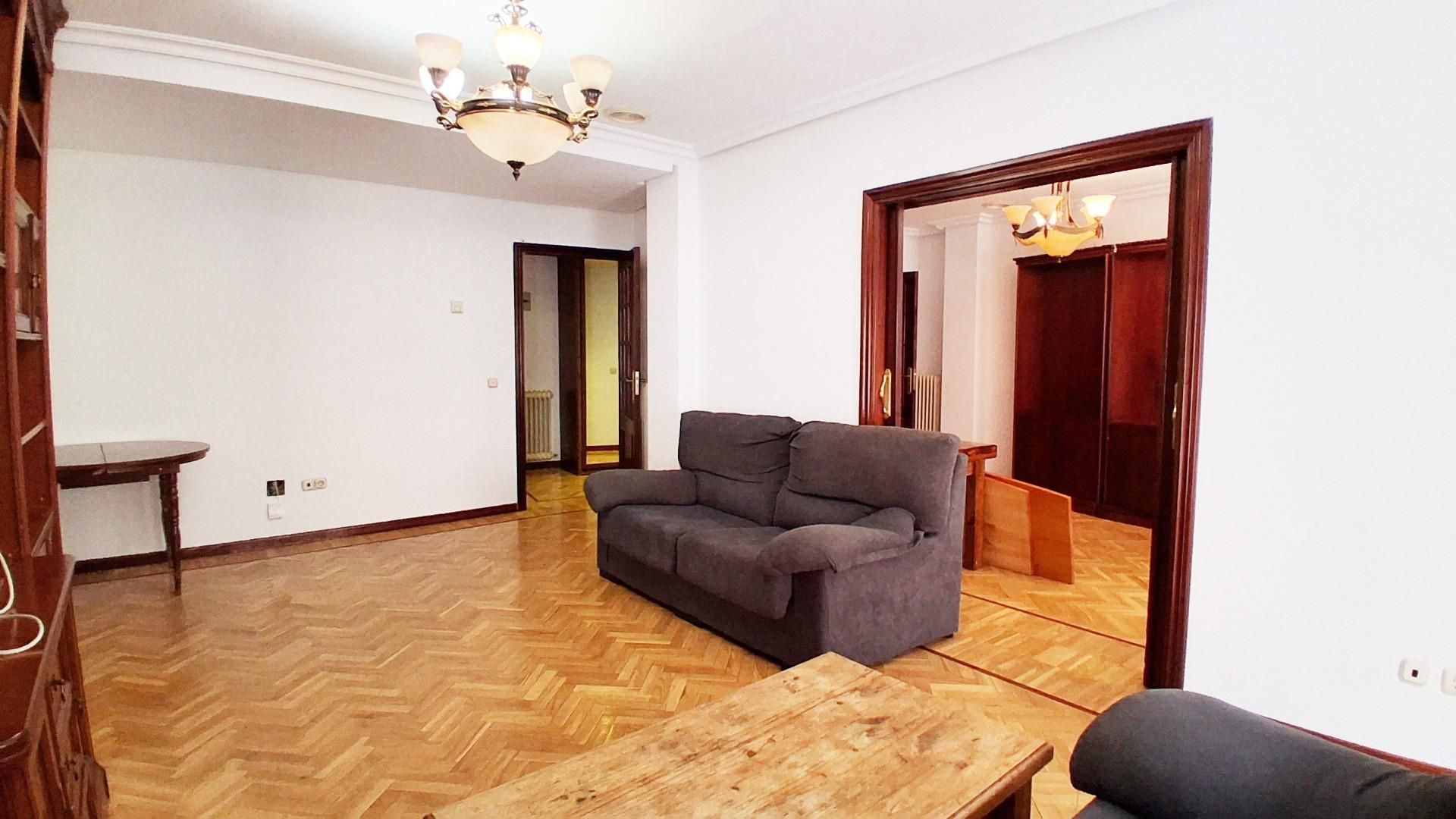 Sala d'estar de Pis en venda en Salamanca Capital amb Calefacció i Parquet