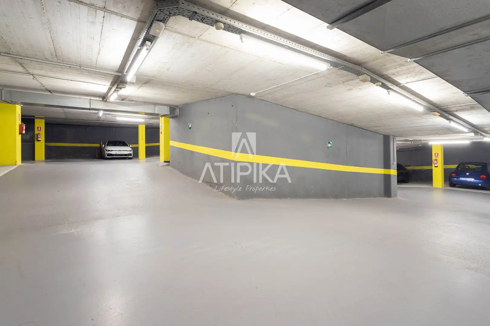 Parking de Ático en venta en Barcelona con Aire acondicionado, Parquet y Terraza
