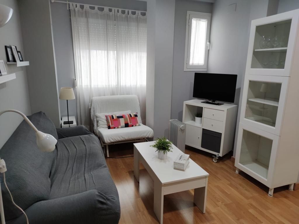 Living room of Flat for rent in  Sevilla Capital  with Air Conditioner and Furnished