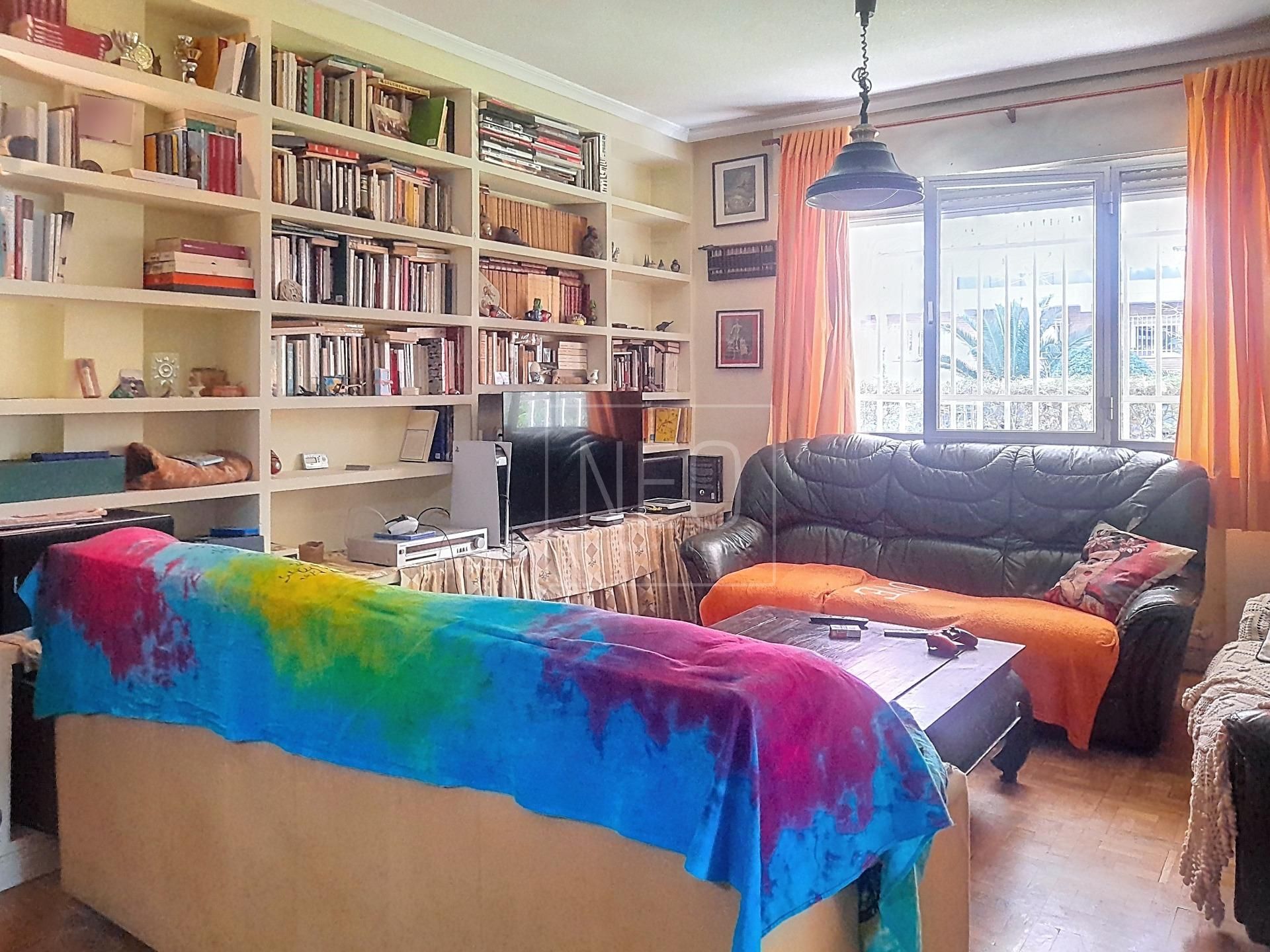 Living room of Planta baja for sale in  Madrid Capital  with Private garden, Parquet flooring and Storage room