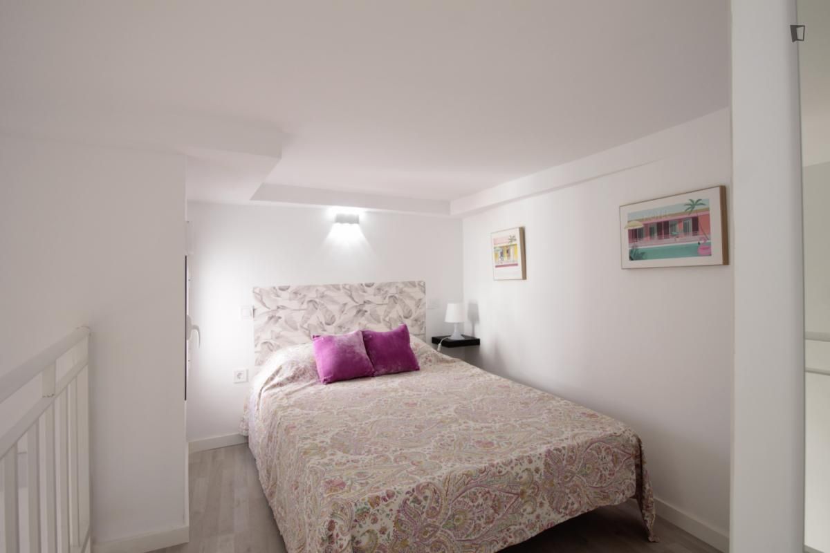 Study to rent in Zofio