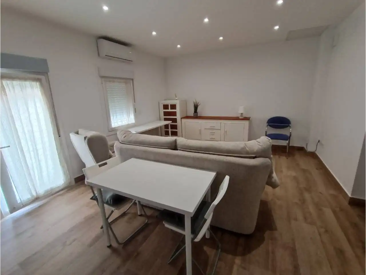 Sala d'estar de Pis de lloguer en Fuenlabrada amb Moblat