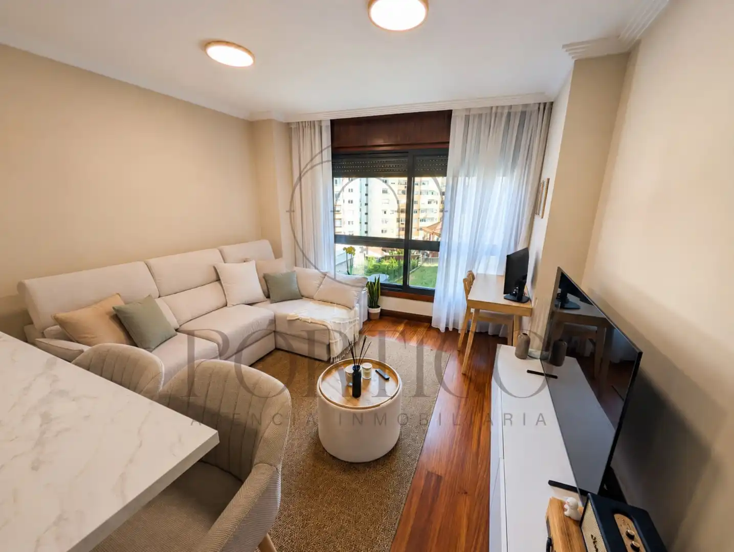 Sala de estar de Apartamento en venta en Vigo  con Calefacción, Trastero y Amueblado