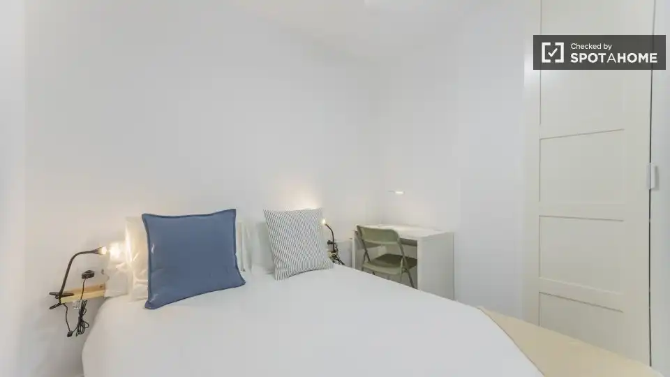 Bedroom of Flat for rent in Valencia  with Air Conditioner, Heating and Furnished