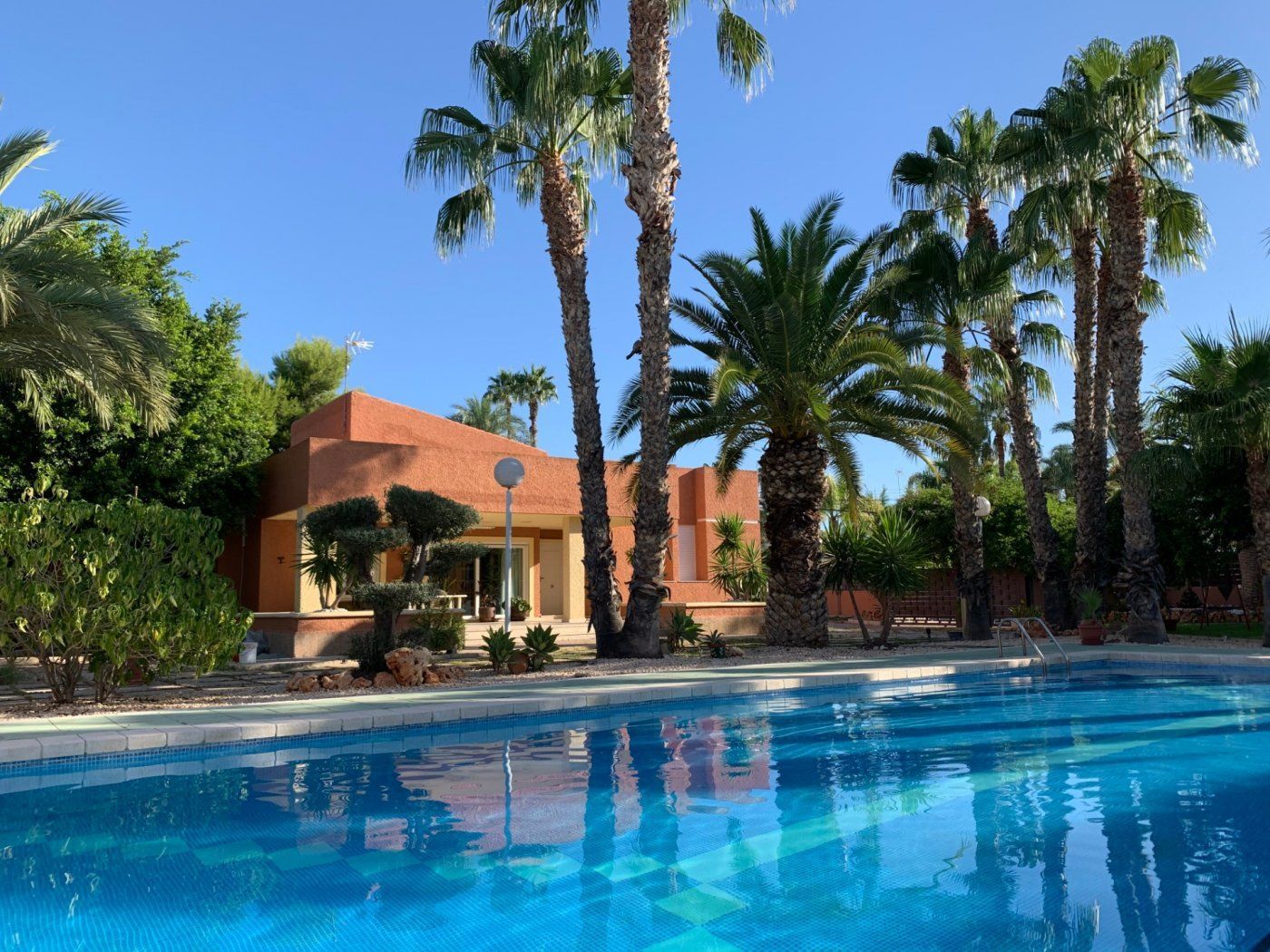 Piscina de Casa o xalet en venda en Elche / Elx amb Aire condicionat, Calefacció i Jardí privat