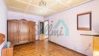 Dormitori de Pis en venda en Oviedo  amb Calefacció, Parquet i Terrassa