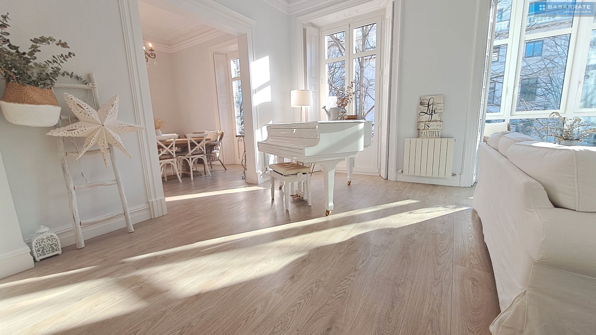 Living room of Flat for sale in Bilbao   with Heating, Terrace and Furnished