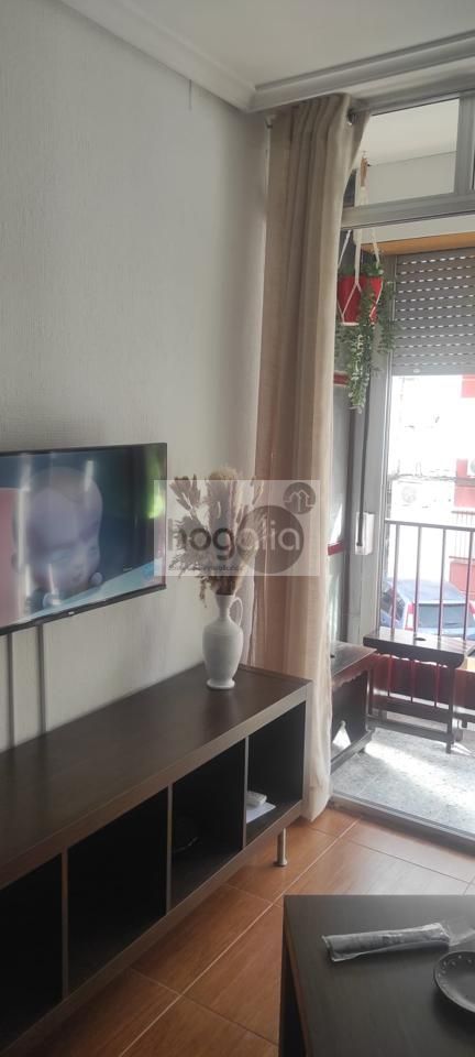 Sala d'estar de Pis de lloguer en  Sevilla Capital amb Aire condicionat, Terrassa i Moblat