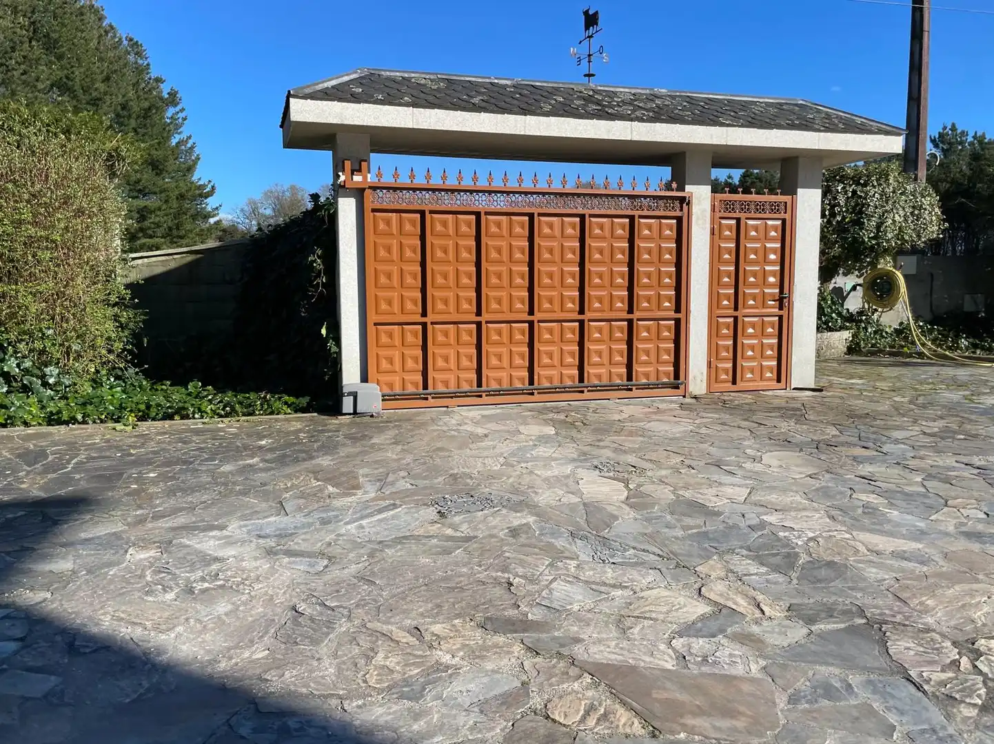 Vista exterior de Casa o xalet en venda en Castro de Rei amb Calefacció, Jardí privat i Parquet