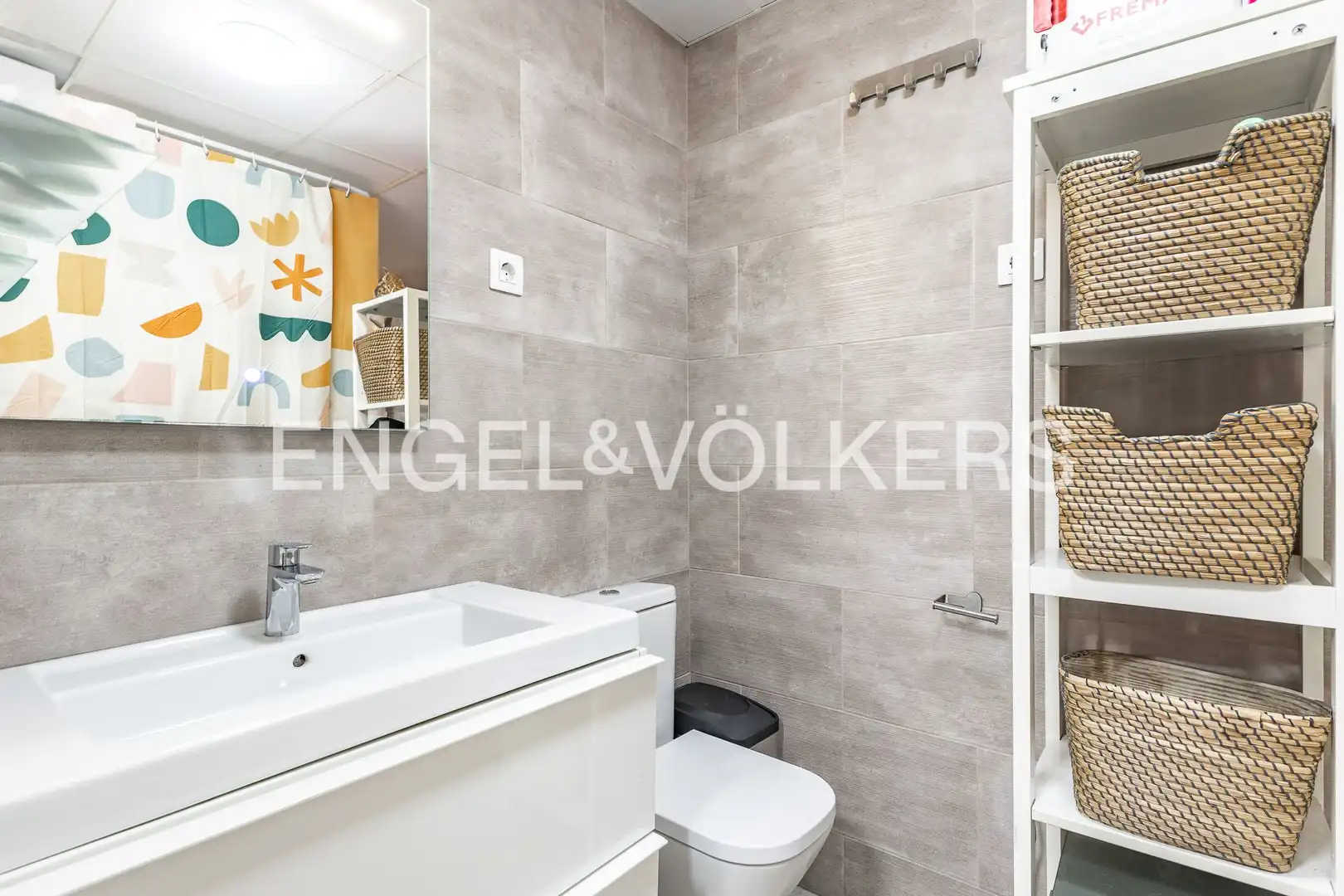 Baño de Ático en venta en Sant Adrià de Besòs con Aire acondicionado, Calefacción y Parquet