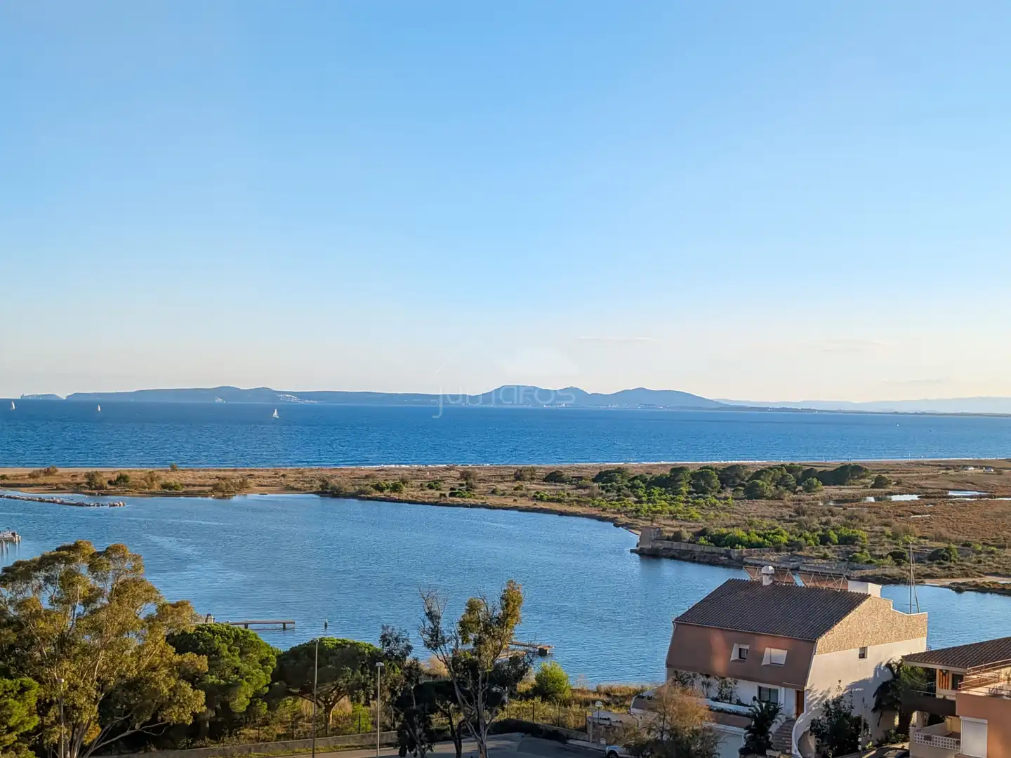 Piso en venta en Roses con Terraza y Piscina