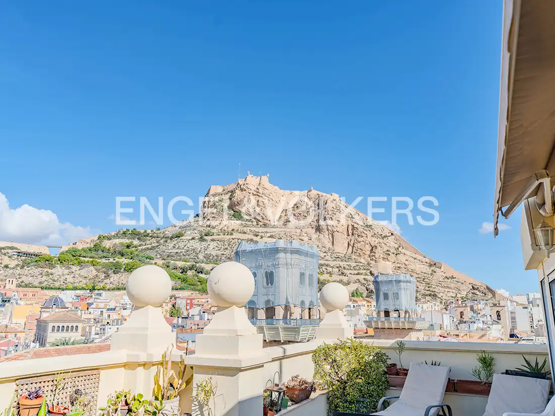 Vista exterior de Àtic en venda en Alicante / Alacant amb Aire condicionat, Calefacció i Terrassa