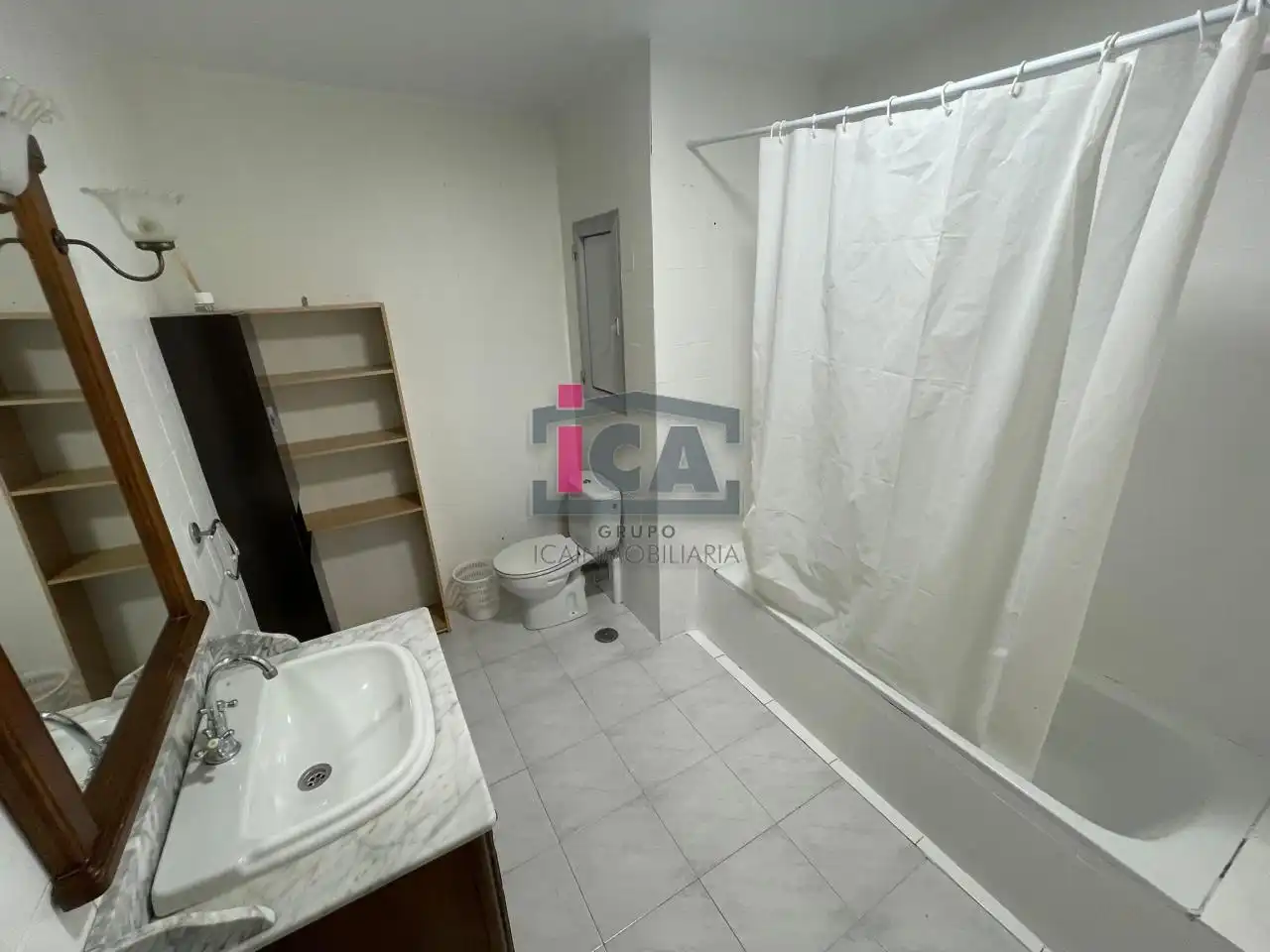 Baño de Piso de alquiler en Cáceres con Terraza, Amueblado y Balcón