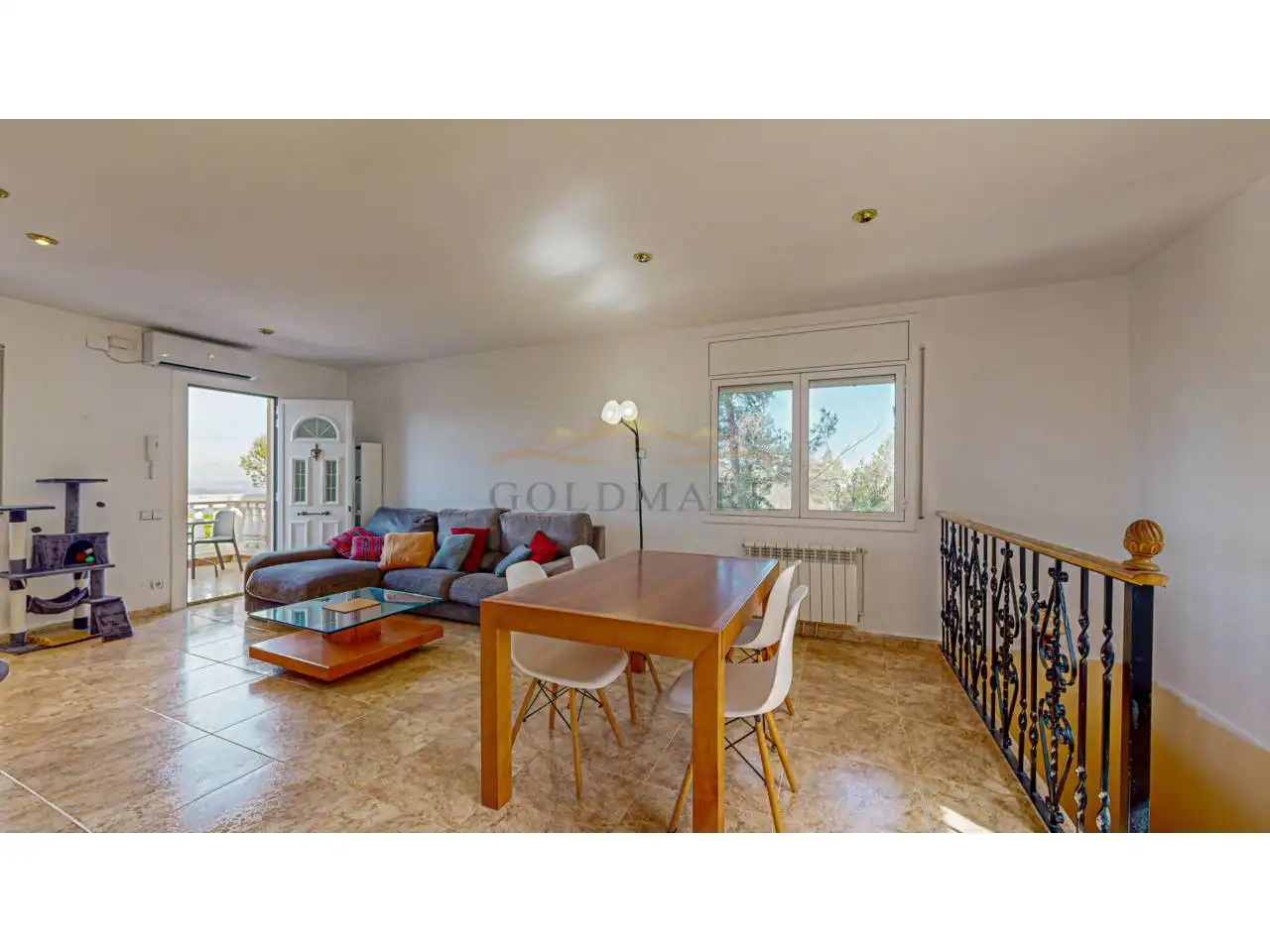 Sala d'estar de Casa o xalet en venda en Corbera de Llobregat amb Aire condicionat, Jardí privat i Terrassa