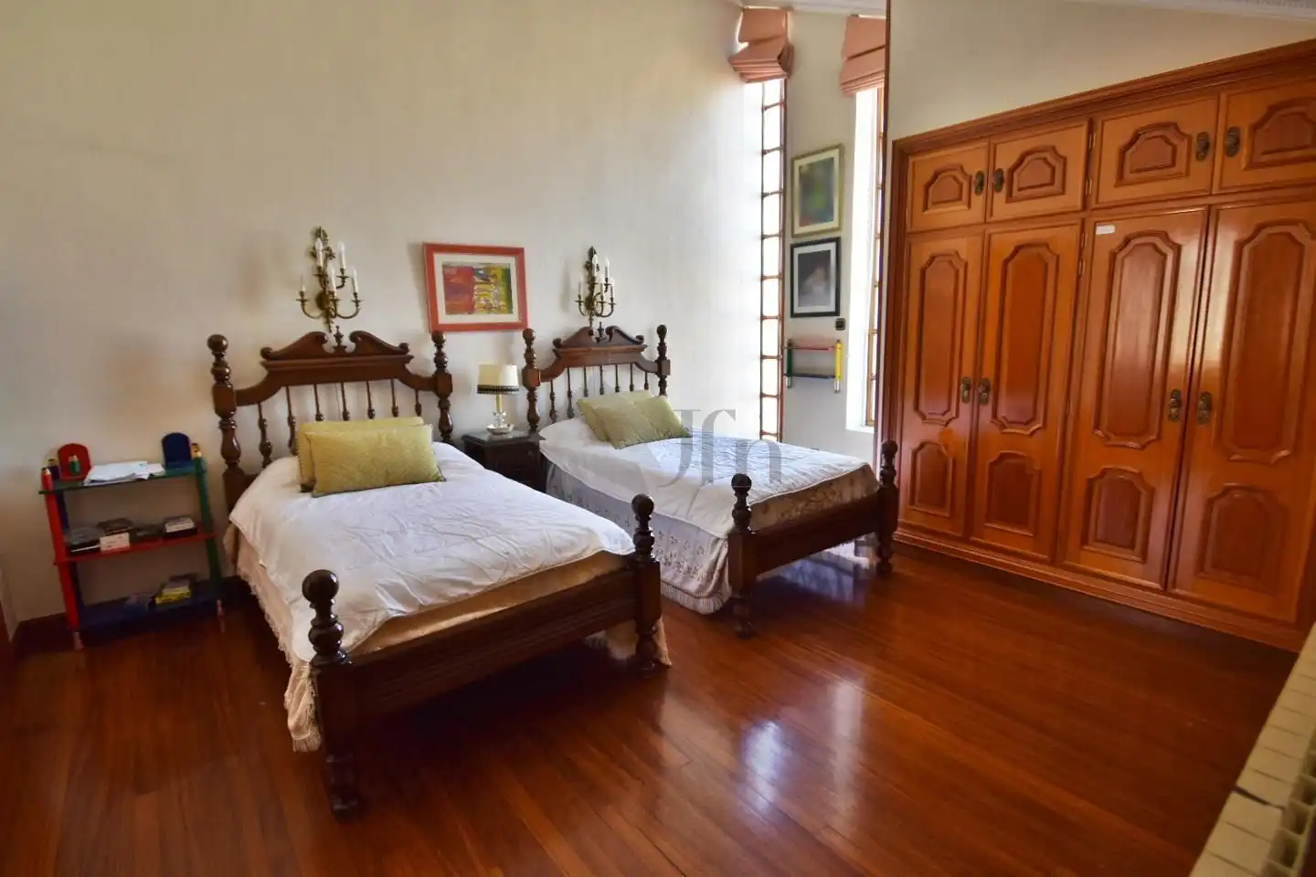 Dormitori de Casa o xalet en venda en Íscar amb Calefacció, Parquet i Piscina