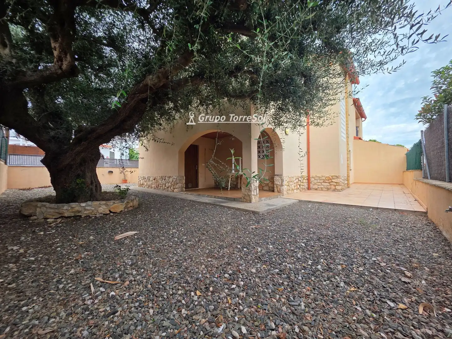 Casa aparellada amb jardí en venda a Figuera, imagen 3