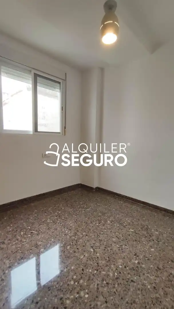 Schlafzimmer von Wohnung zur Miete in Valencia mit Klimaanlage und Heizung