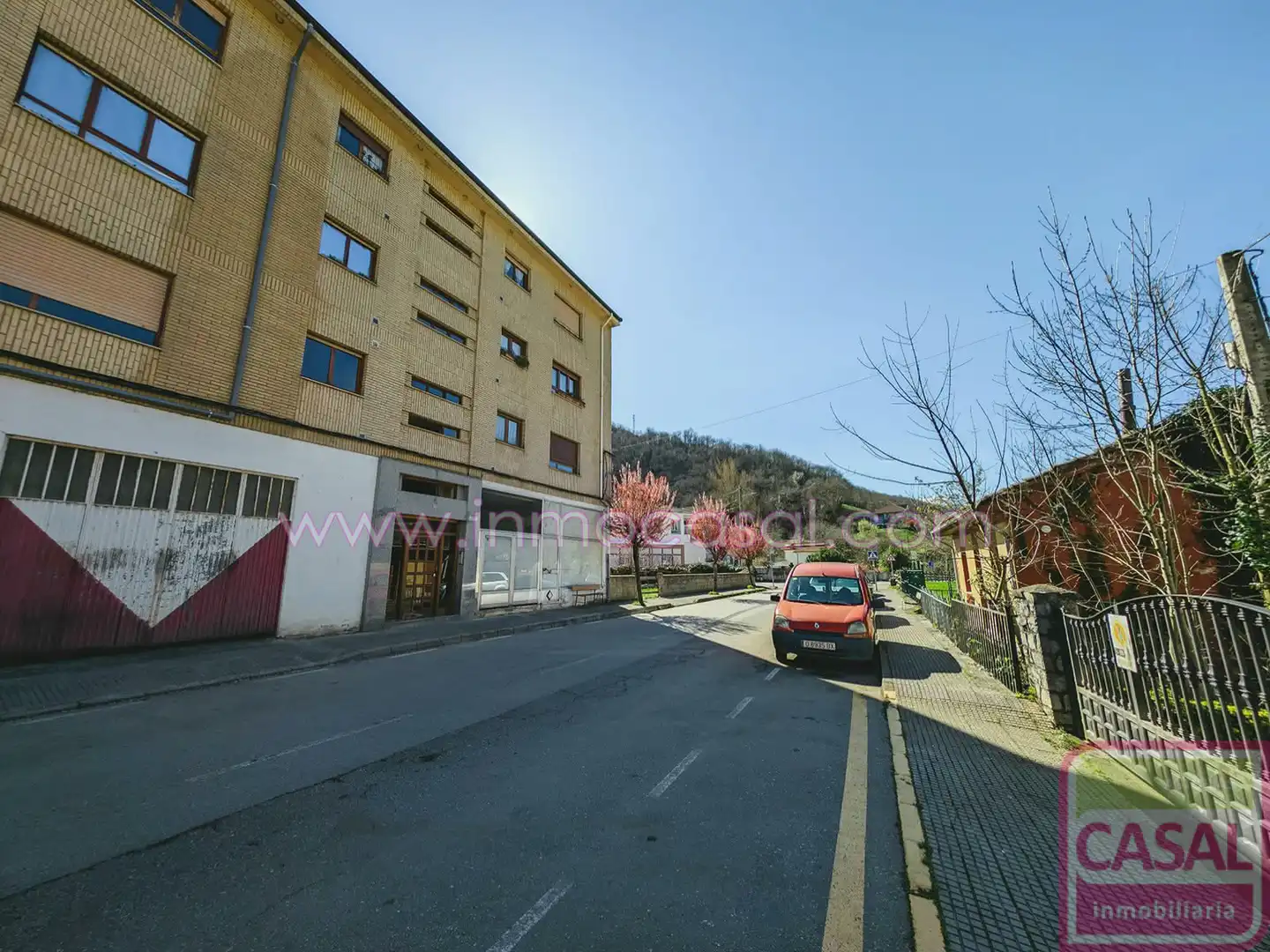 Außenansicht von Wohnung zum Verkauf in Aller mit Heizung, Abstellraum und Möbliert