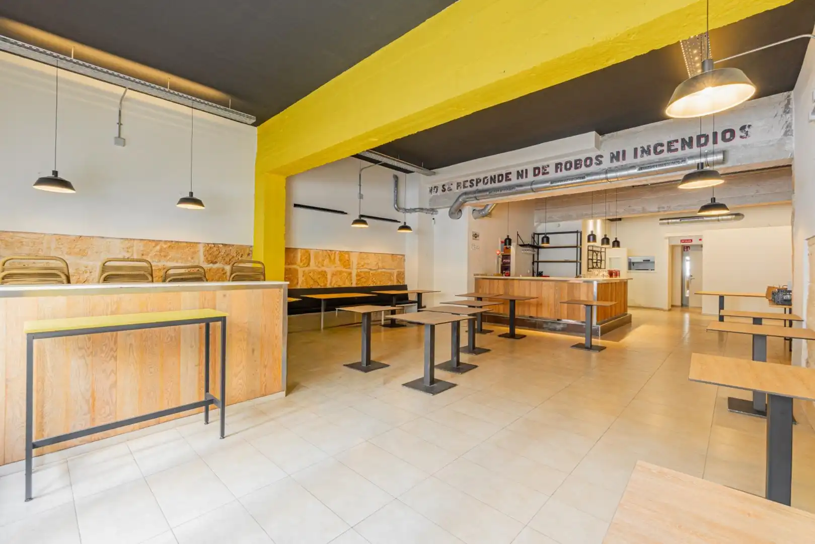 Local comercial en traspàs a Carrer ROSSIÑOL