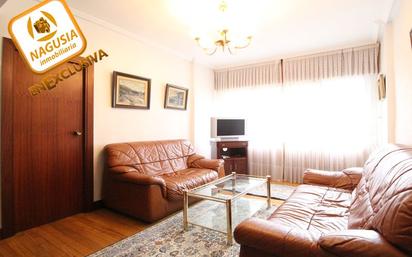 Living room of Flat for sale in Basauri   with Heating and Furnished