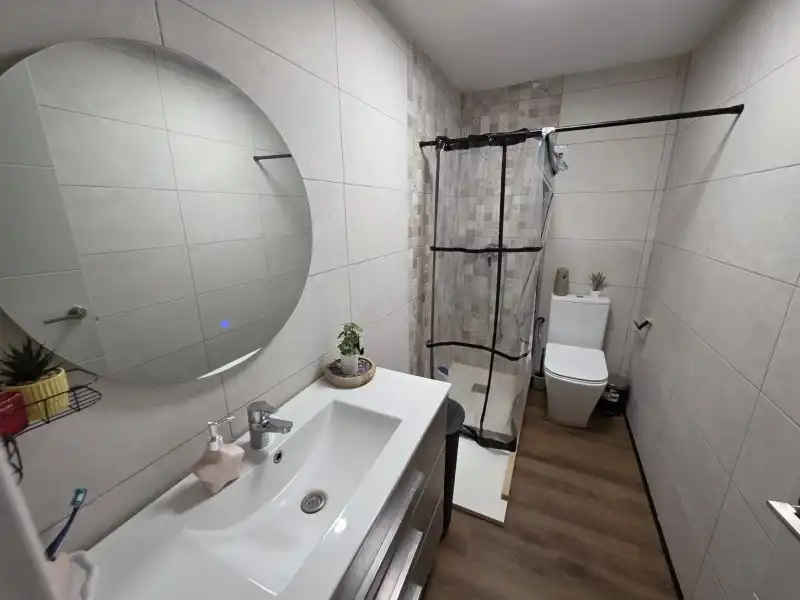 Bathroom of Apartments for sale in Plasencia  with Private garden, Storage room and Balcony